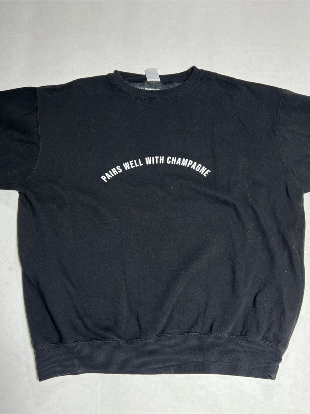 Lulusimonstudios Pairs well with Champagne crew neck sweater size Large.